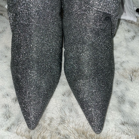 ๐ BNIB Schutz | Adryen Glitter Booties | Prata Silver | Pointed Toe - Picture 12 of 15